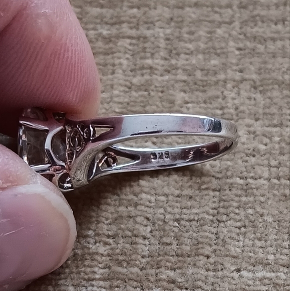 Oval Multi-faceted Cubic Zirconia Silver Ring - Picture 10 of 11